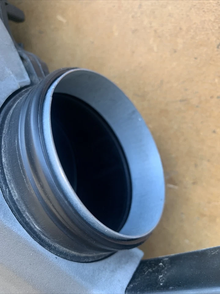 BMW 750Li 750i 2006-2008 cubierta de admisión filtro de aire delantero central 13717567165 Foto 3 de 4