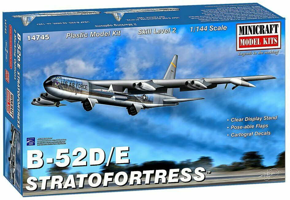 Набор пластиковых моделей самолета Minicraft B-52 D/E Stratofortress с подставкой 1/144 14745