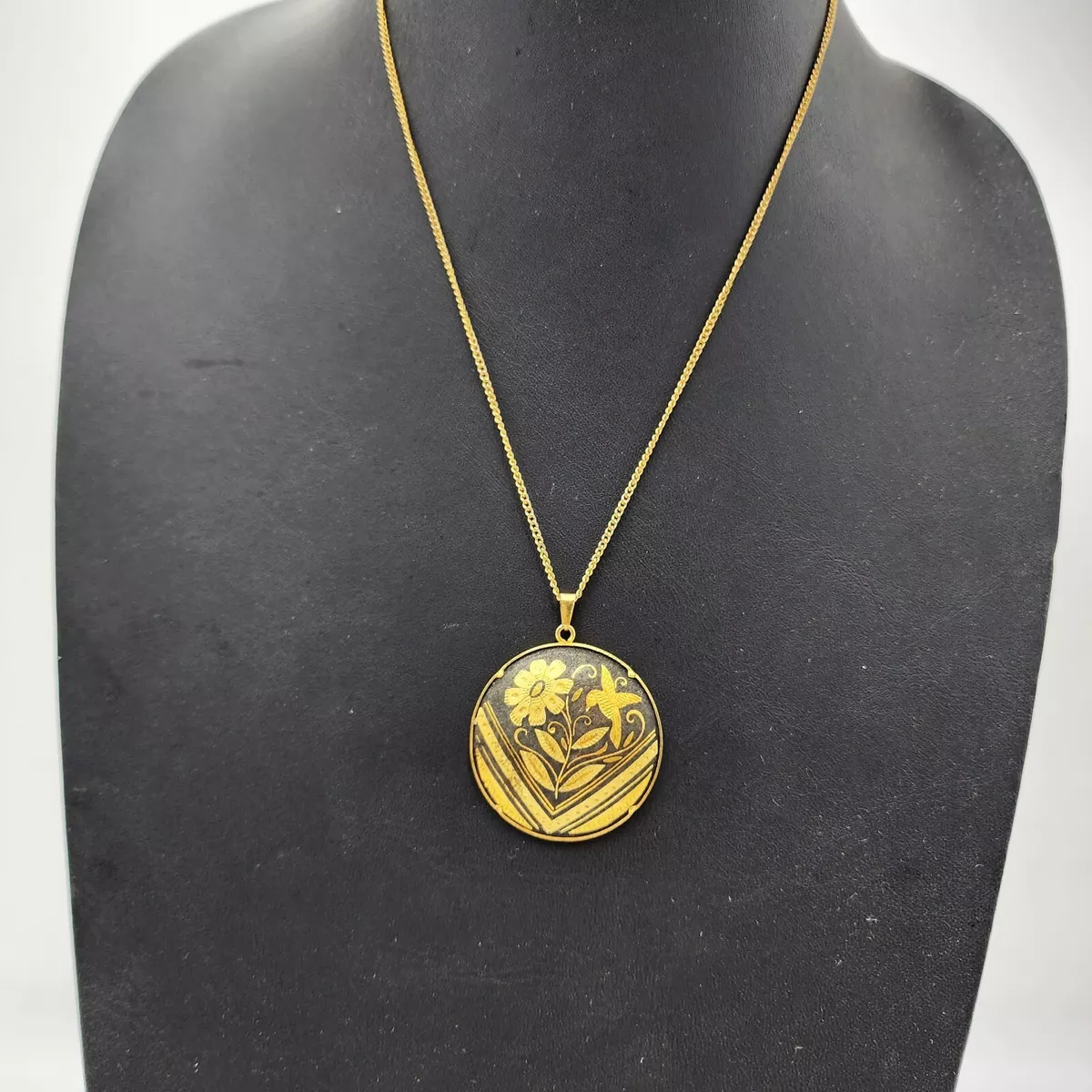 Golden bird shop coins and jewelry