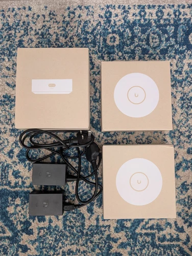 Ubiquiti 7 Network Kit (Unifi Express 7 , 2x Unifi U7-Lite APs, 2x Gigabit PoEs)