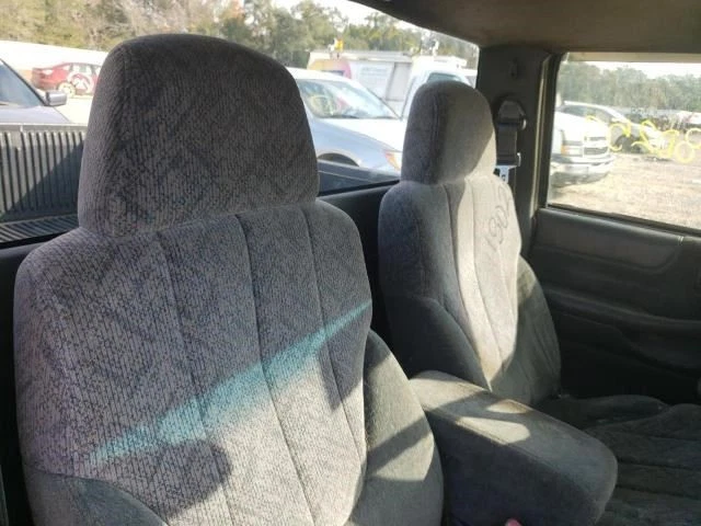 (LOCAL PICKUP ONLY) Passenger Front Door Chevrolet Manual Fits 98-05 BLAZER S10/ Foto 2 de 4