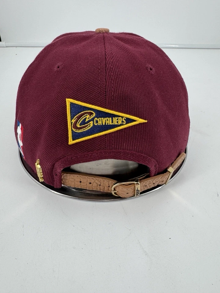 Gorra Pro Estándar Cleveland Cavaliers Gorra Correa Gator Cuero Visera Foto 4 de 4