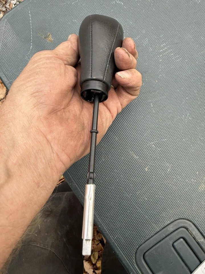 Pomo de cambio de marchas Volvo 2004-2007 V70 XC70 04-09 S60 cuero gris automático Foto 4 de 4