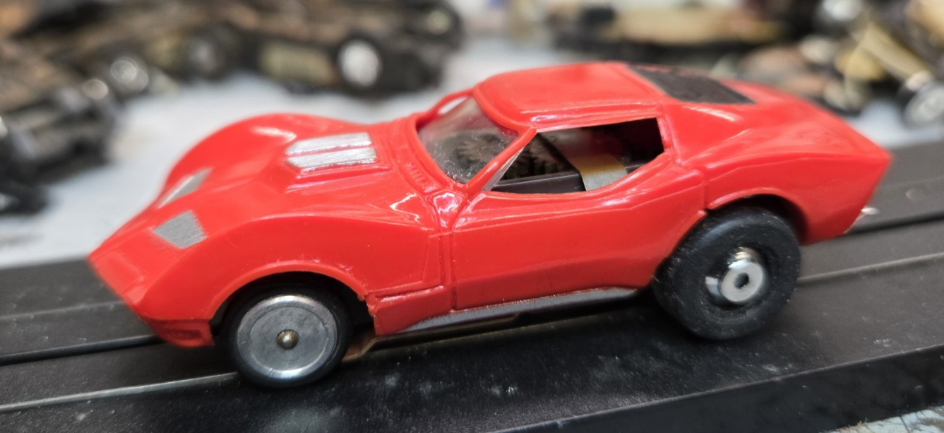 Solid Rives Vintage Aurora TJet HO Slot Car- #1380 Mako Shark w/solid rivet chassis ...