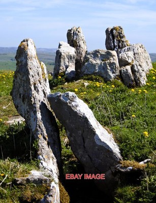 FOTO (4) FÜNF BRUNNEN NEOLITHISCHES GRAB EINE NEOLITHISCHE STÄTTE IM TADDINGTON MOOR IM