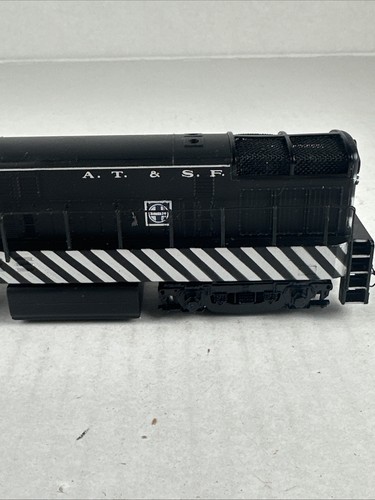 Spectrum HO Scale 81203 Fairbanks Morse H16-44 Diesel Santa Fe #3019 (A) - Picture 7 of 15