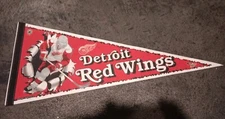 NHL Detroit Red Wings Pennant Vintage 1990's Player & Stick Team Logo