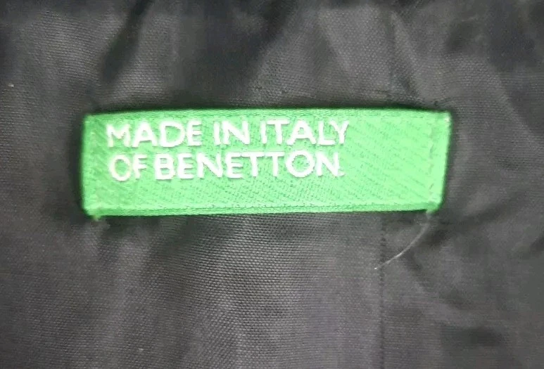 Chaqueta acolchada negra con cremallera completa pequeña Benetton Soft Light Down para mujer Foto 4 de 4