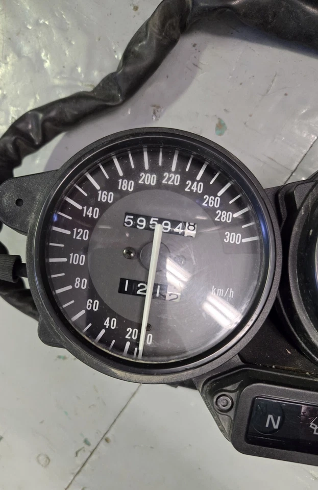 JUEGO CALIBRE YAMAHA YZF1000R 1997 CON CABLE 4FM-83509-80-00/SPEEDO 4SV-83570-30-00 Foto 3 de 4