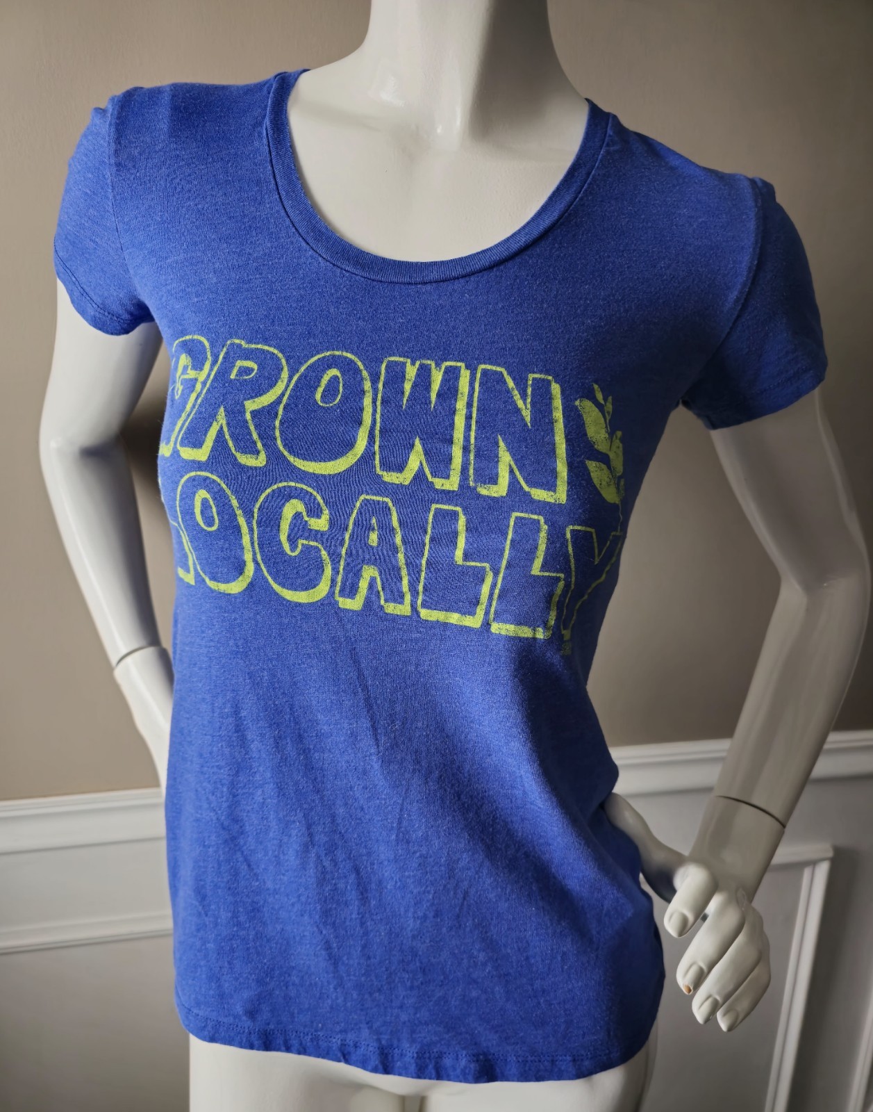 Womens Solid Threads Graphic Tee Small "Grown Loc… - image 1