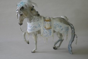 Breyer 2018 Happy Holiday Celestine Silver Horse 781154-05-18