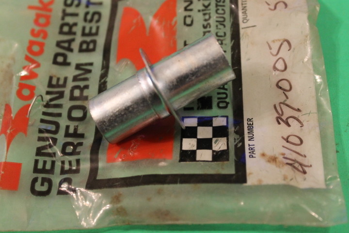 NOS Kawasaki Front Hub Bearing Spacer G31M KH100 F6 F7 41039-005