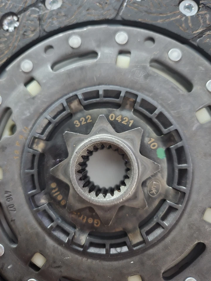 Clutch Disc For VAUXHALL OPEL Astra GTC Mk VI Meriva II Astra LUK 322042110 - Image 4 of 4