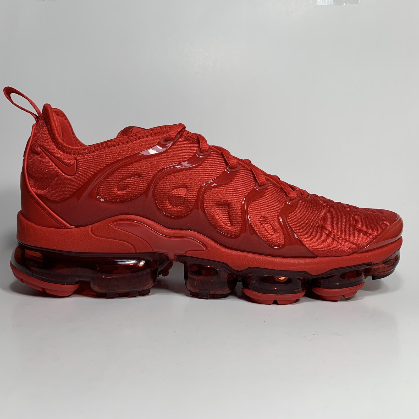 Купить NEW Nike Air Vapormax Plus TN Triple Red на Аукцион из Америки с  доставкой в Россию, Украину, Казахстан