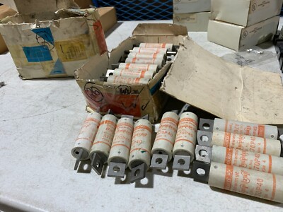 Three (3) Ferraz Shawmut A70P40 Semiconductor Fast Acting Fuses 40A 700V, NOS