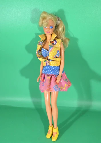 Vintage 1987 California Dream Barbie #4442 Blonde Hair Mattel Outfit