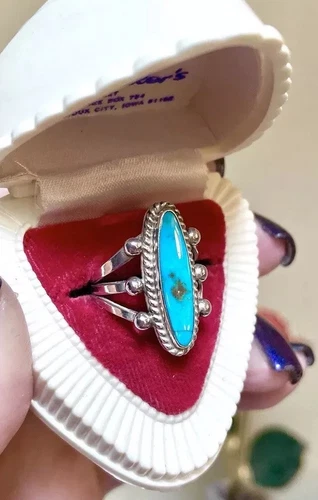 VERY Pretty Vintage Native American Navajo Sterling Silver & Turquoise Ring