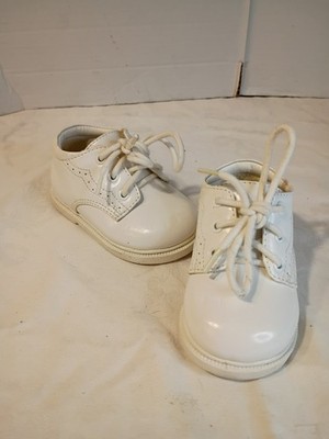 White Modit Size 4 Baby Shoes .  A-15