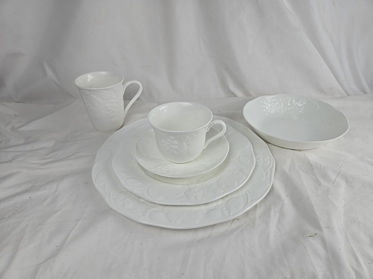 Setting Fine Bone China Plates Bowl