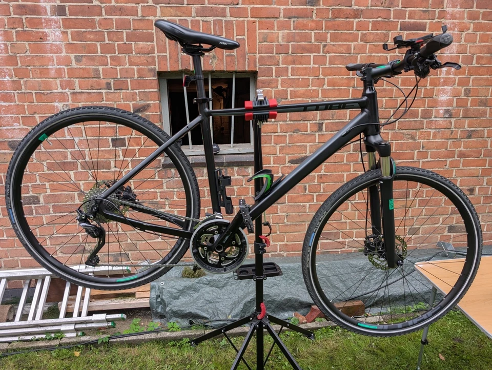 Cube Cross Black & Green