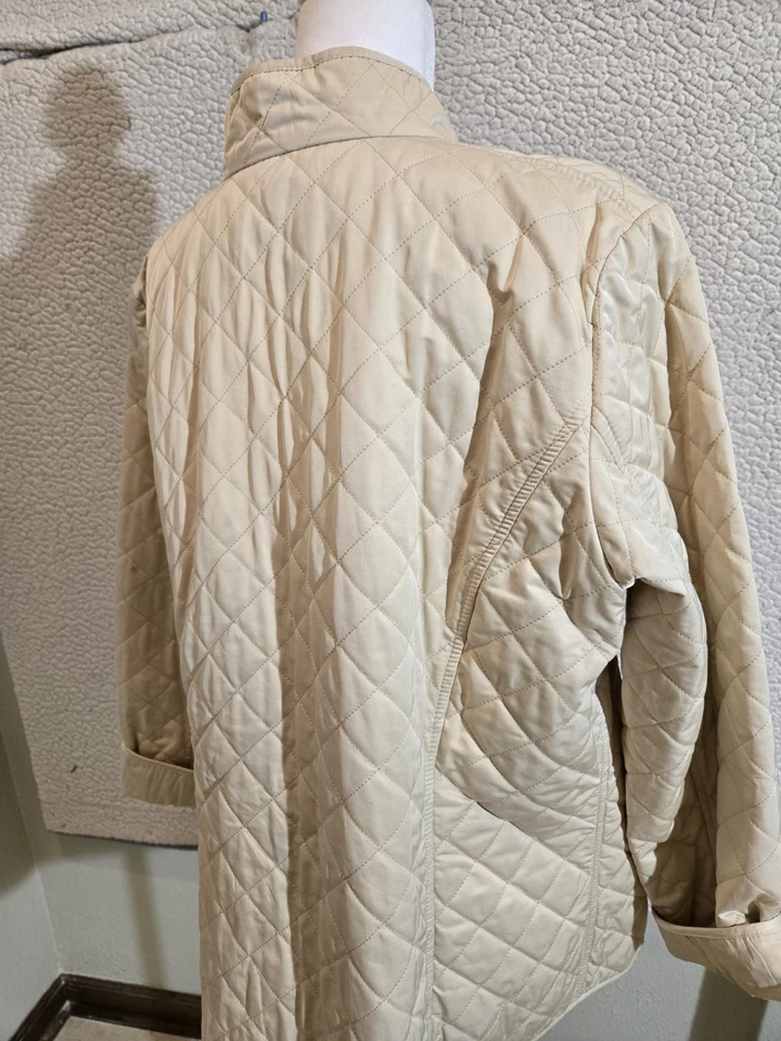 Jaqueta feminina Marina Rinaldi tamanho 23 EUA XL marfim fecho com zíper, acolchoada, bolsos - Imagem 4 de 4