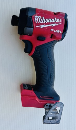Visseuse à Chocs Milwaukee 2953-20 1/4" 18V 6Ah (batterie Incluse) - Open Box