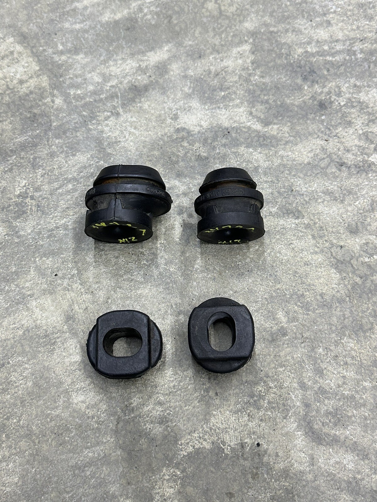 13 14 15 16 17 18 OEM Ford Escape Upper Lower Radiator Bushing Insulator Set 