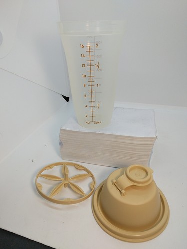 Vintage Tupperware Tasse Schnellshaker Mixer Deckel 844-3 Messen 500 ml 17oz Mandeldeckel EUC