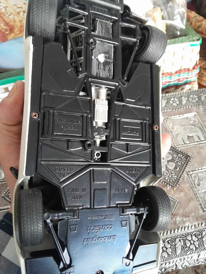 Lamborghini Countach 5000 Quattrovalvole1:18, Tonka/Polistil bianca - Immagine 3 di 4