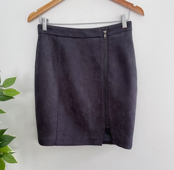 Jorge Women's Size 8 Short Straight Skirt Zip Side Grey Suede Feel 