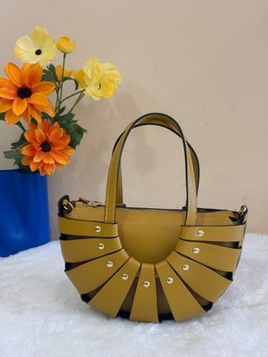 Damentasche Echt Leder Made in Italy Umhängetasche Kette Mini Bag Elegant Senf
