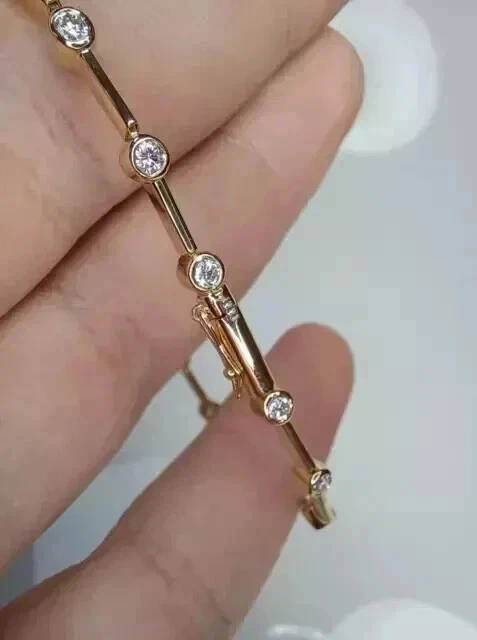 Impresionante brazalete de tenis enchapado en oro amarillo de 14 k con diamantes simulados de corte redondo de 5 quilates Foto 3 de 4