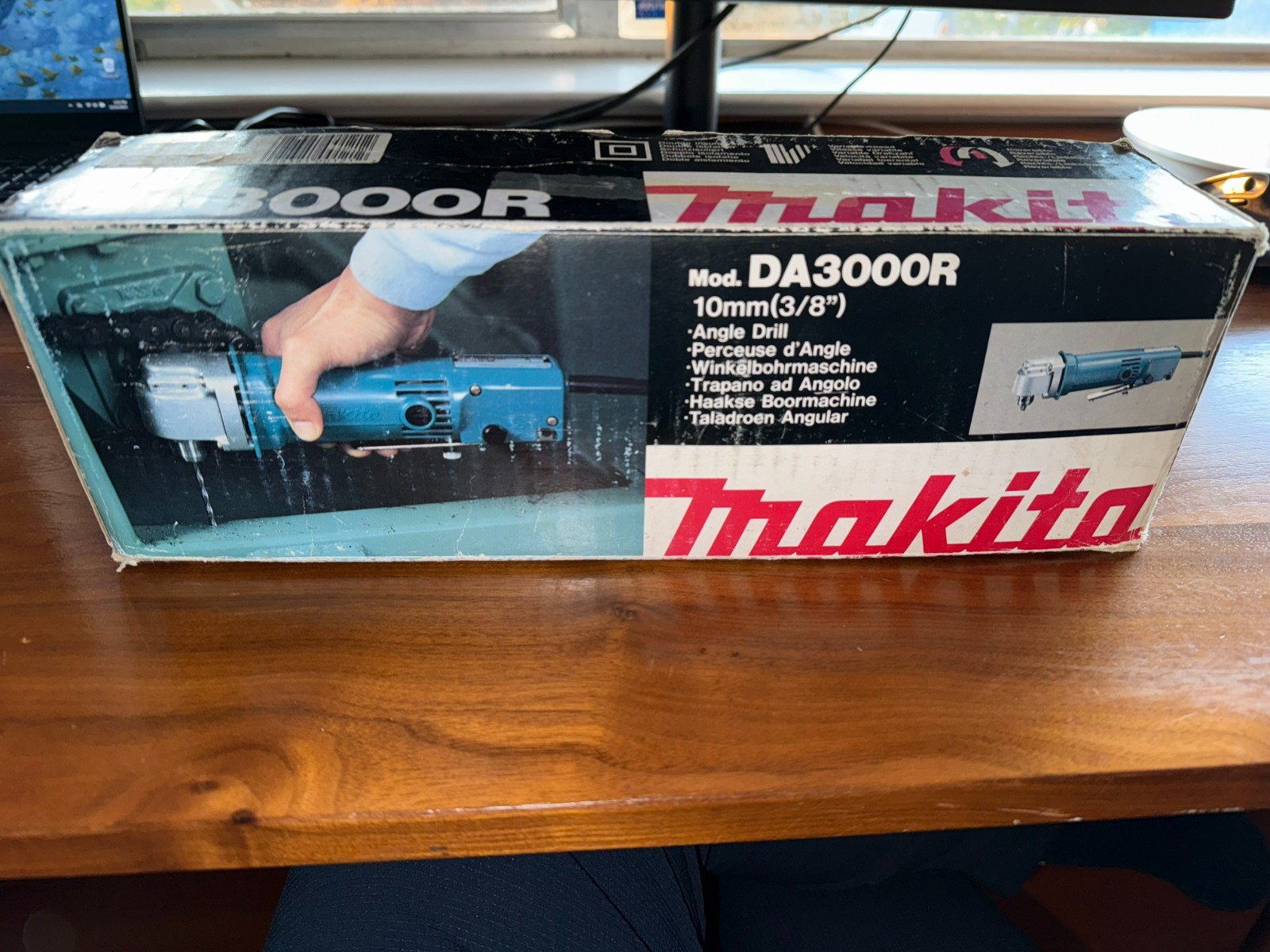 Makita DA3000R 3/8" Angle Drill - Variable Speed Reversible 0-1400 RPM