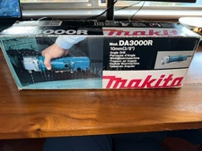 Makita DA3000R 3/8" Angle Drill - Variable Speed Reversible 0-1400 RPM