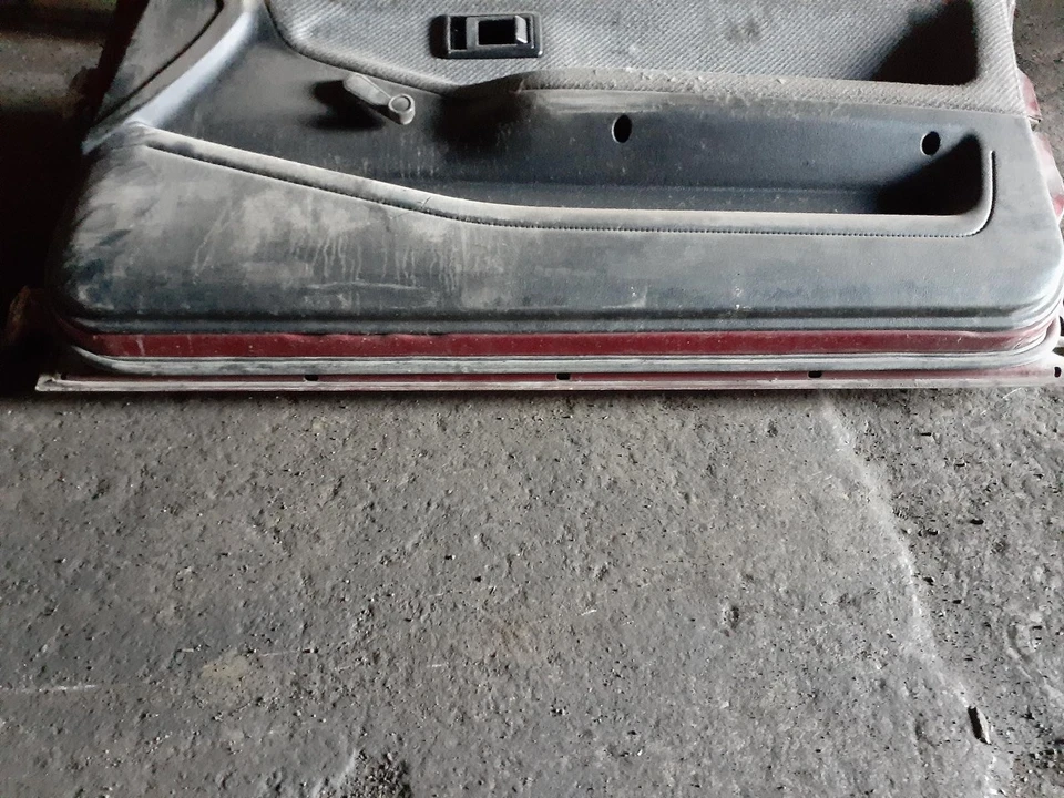 Used Front Right Door Assembly Front fits: 1989 Toyota Tercel Sdn 2 Dr Front Rig Foto 2 de 3
