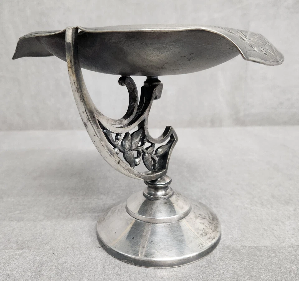 Antiguo receptor de tarjetas de llamadas Meriden B Company plateado B1 circa: 1890 Flora Foto 3 de 4