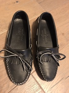 black minnetonka slippers