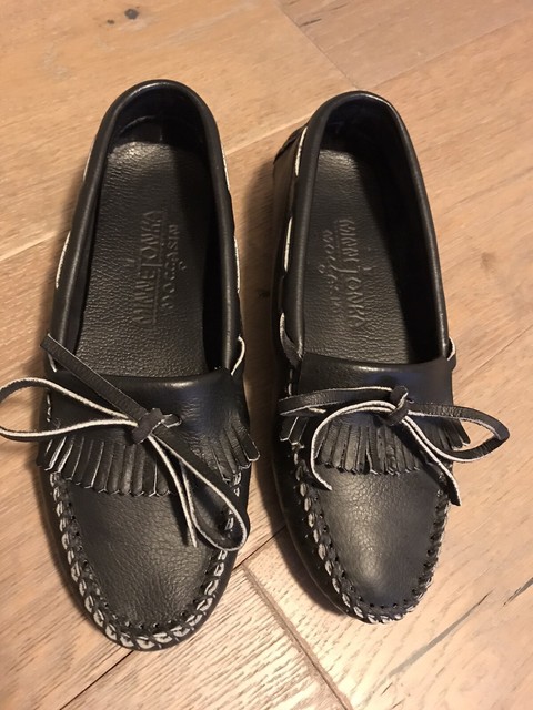 minnetonka moccasins womens