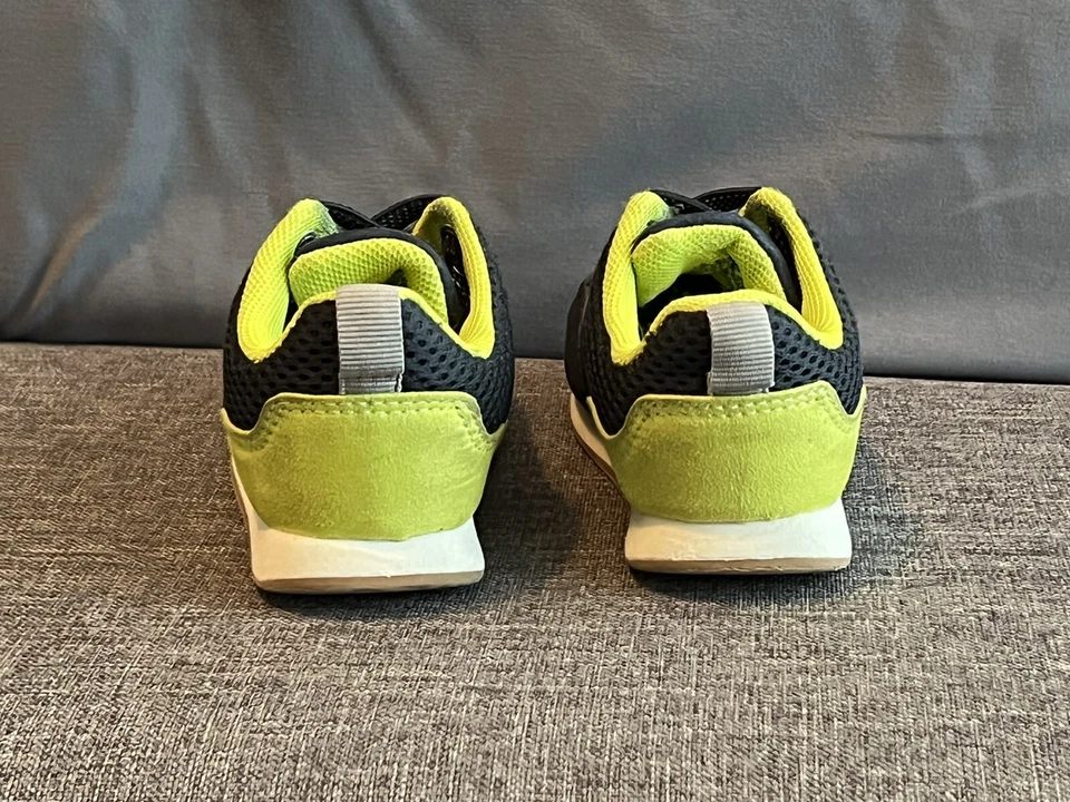 Zapatillas Ligeras Niño Talla 6 US (excelente estado) Foto 2 de 4