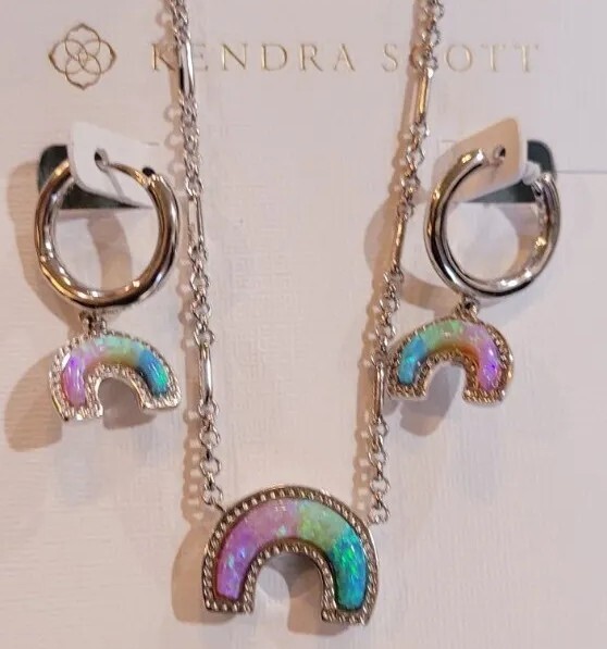 NWT KENDRA SCOTT KYOCERA OPAL RAINBOW HUGGIE EARRINGS NECKLACE