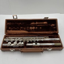 Vintage Antique Artley 18-0 flute with hard case. Silver Plated Made in USA