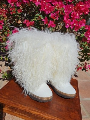 BEARPAW Boetis 11 White Boots Long Curley Lamb &Calf Hair Stunning Sz 6 Pampered