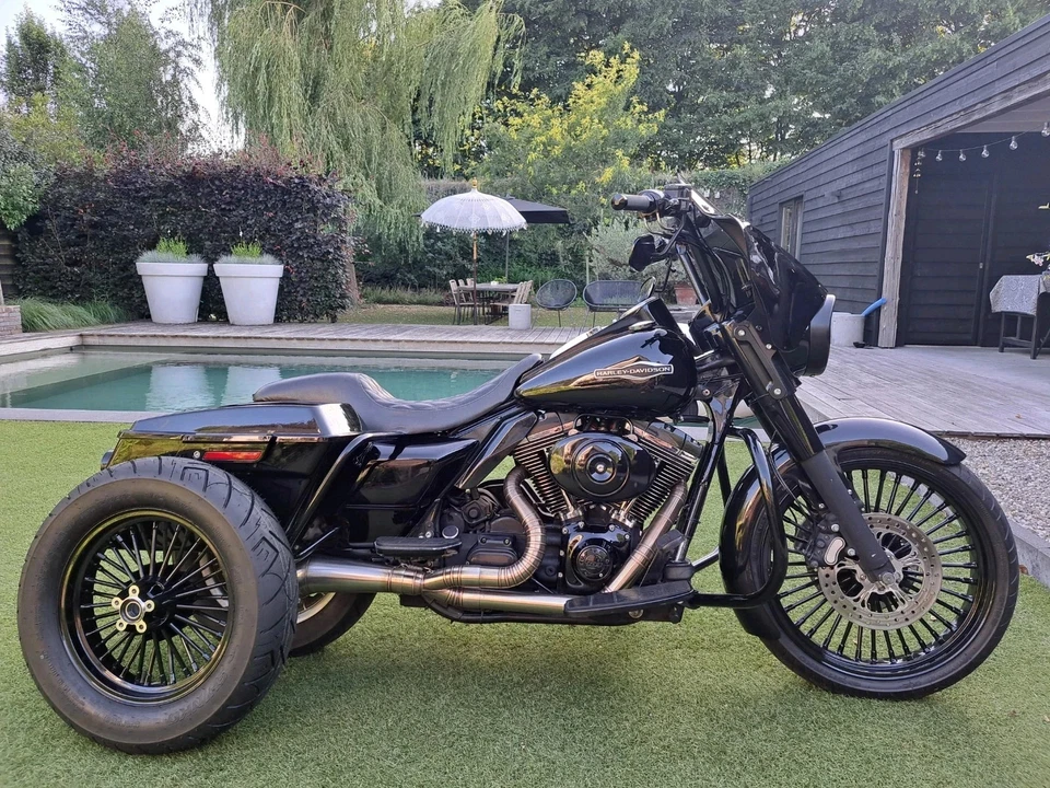 GNARLY 2-Into-1 Touring Exhaust Harley-Davidson 1996–2016 | Road King Pipes Foto 2 de 4