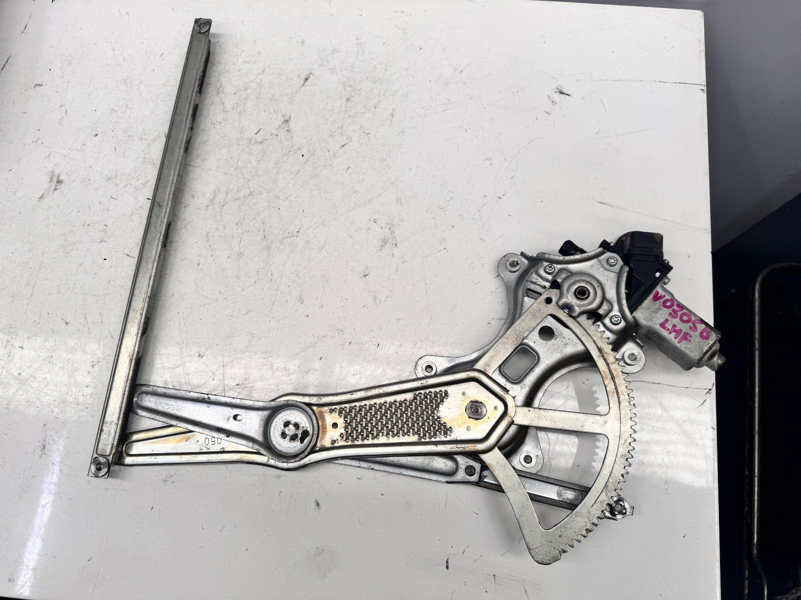 Toyota Corolla Left Front Window Regulator ZZE122 12/2001-06/2007