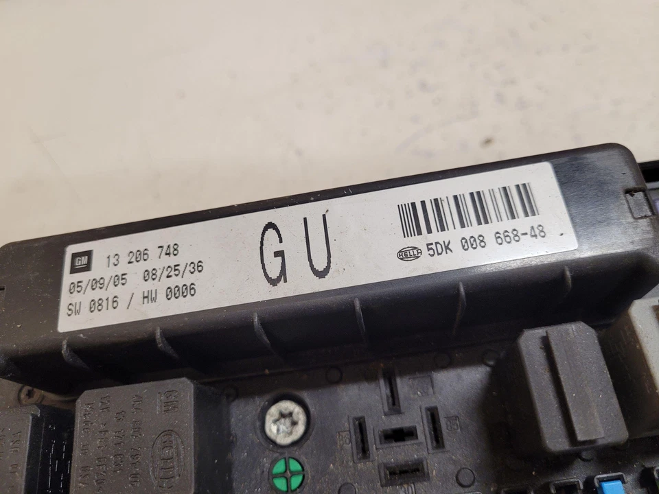 Scatola fusibili Opel Astra J Sports Tourer 13206748 1.7 Diesel 92kw 28663022 - Immagine 2 di 3