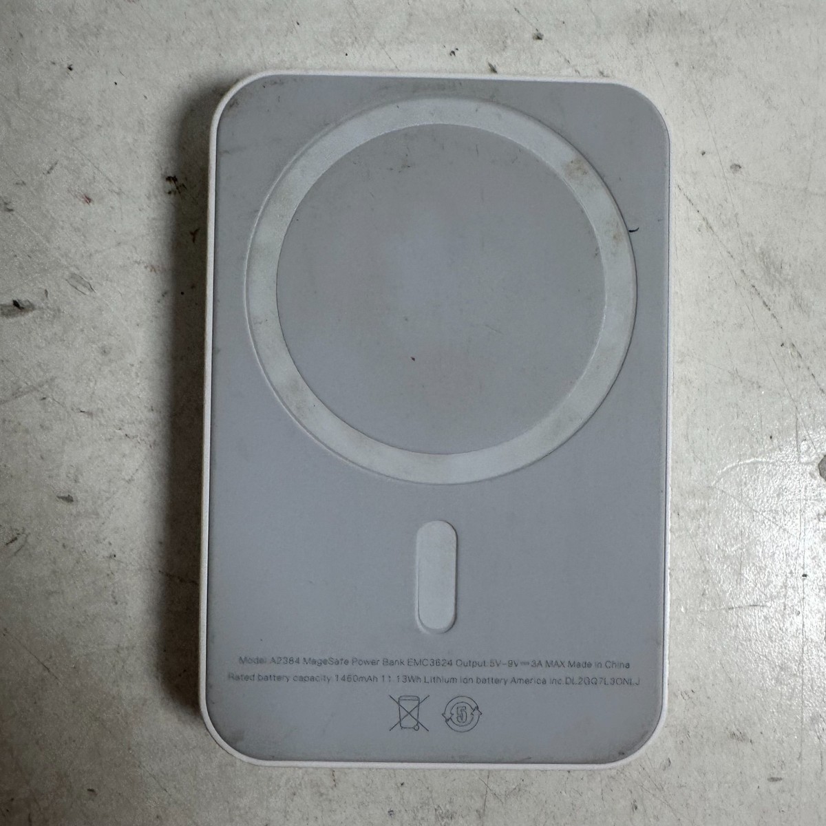 Apple MagSafe A2384 White Wireless 1450mAh Portable Charging Power