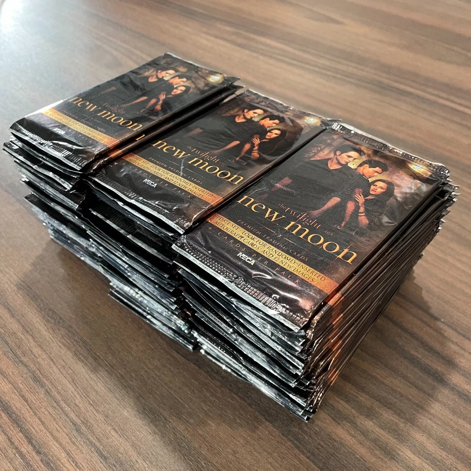 NECA Twilight Saga: New Moon (Movie) UPDATED Trading Card Pack - Image 4 of 4