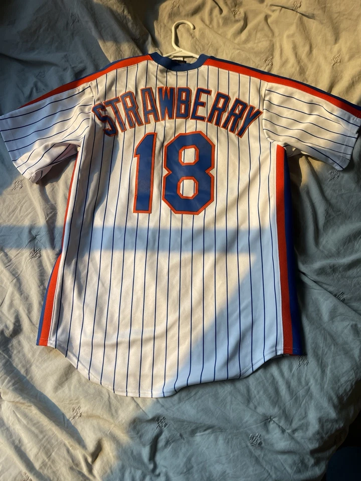Darryl Strawberry New York Mets  Home Cooperstown Collection Jersey Size M. - Image 2 of 4