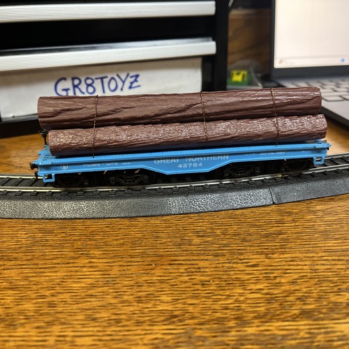 HO Scale GREAT NORTHERN 42764 FLAT BED Freight Train Car W/Load Of Logs - Picture 6 of 9