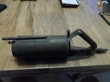 VINTAGE U.S. ARMY MODEL 142 INSECTICIDE DUSTER 1944